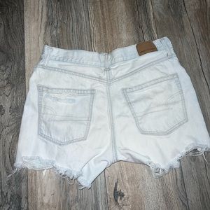 Light Wash American Eagle  90s boyfriend short - size 2.